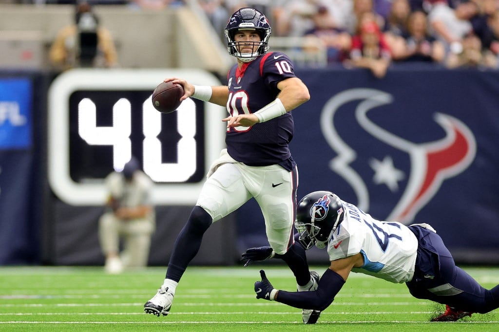 Houston Texans at Indianapolis Colts (Week 18) kicks off at 1:00