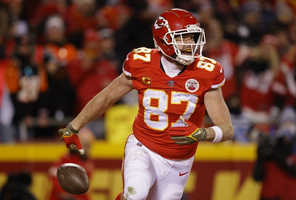 Best Super Bowl WR Prop Bets: Travis Kelce & DeVonta Smith