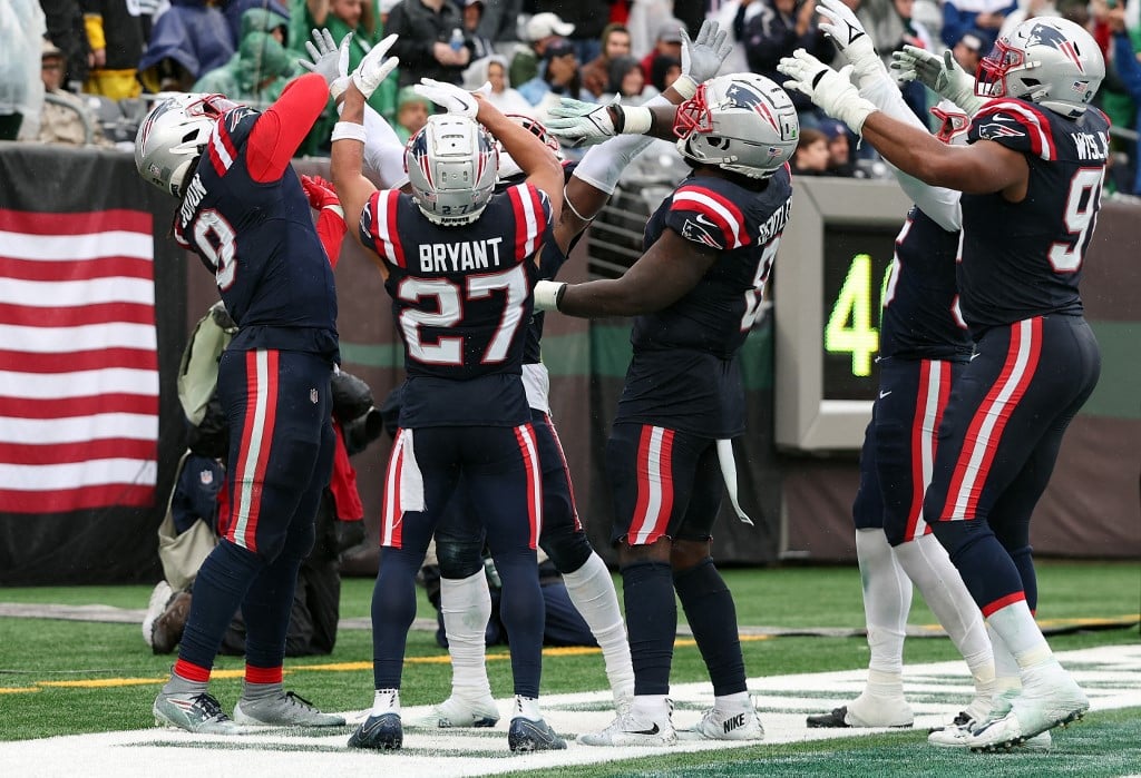 Jets End Zones In Rough Shape Vs. Patriots At MetLife Stadium